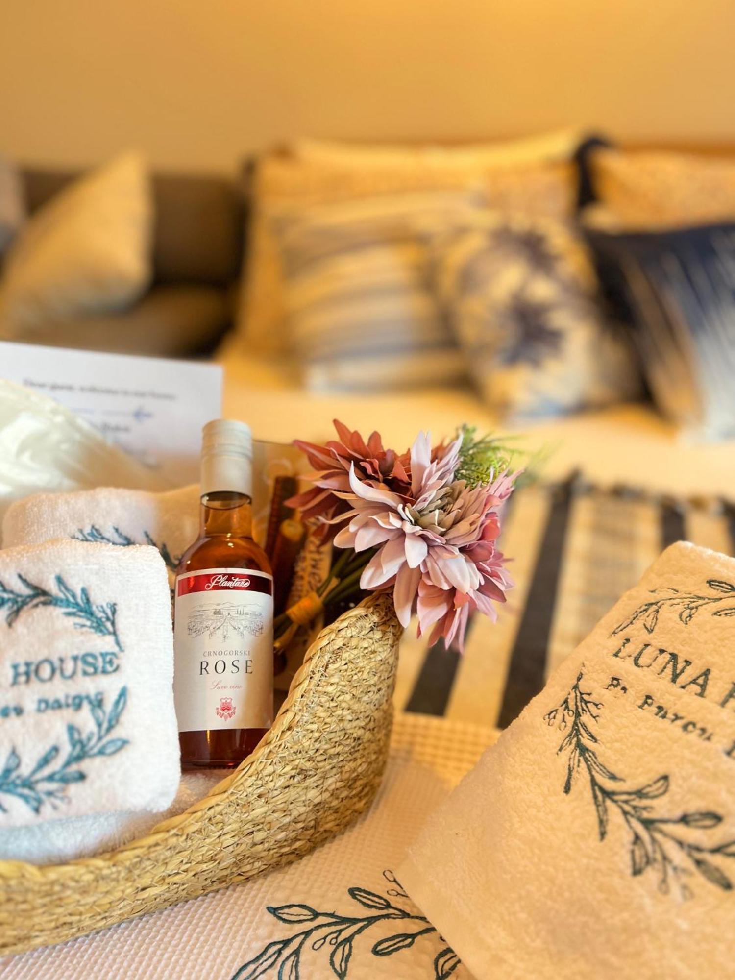 Luna House بودفا المظهر الخارجي الصورة